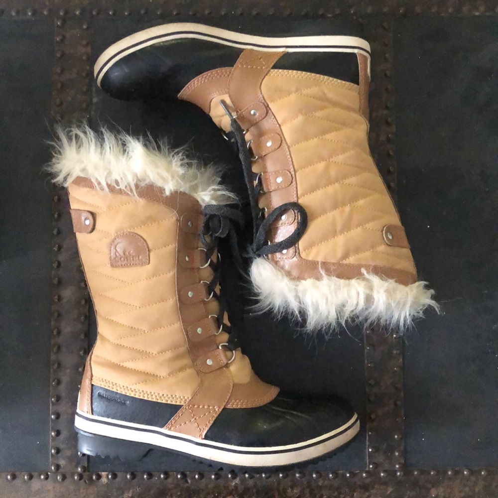 Size 7. SOREL winter boot. Waterproof.